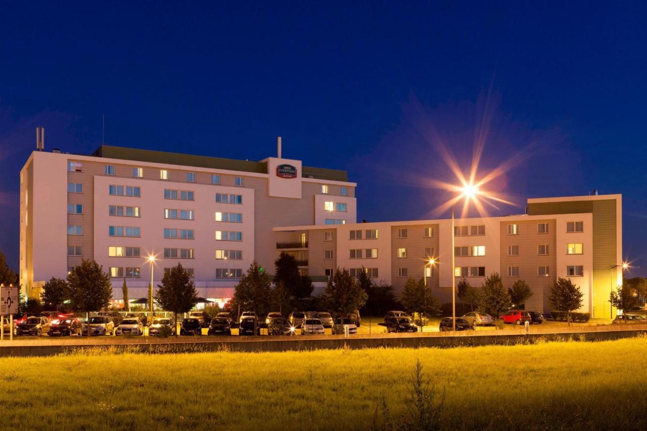 Courtyard By Marriott Toulouse Airport Hotel Exterior photo